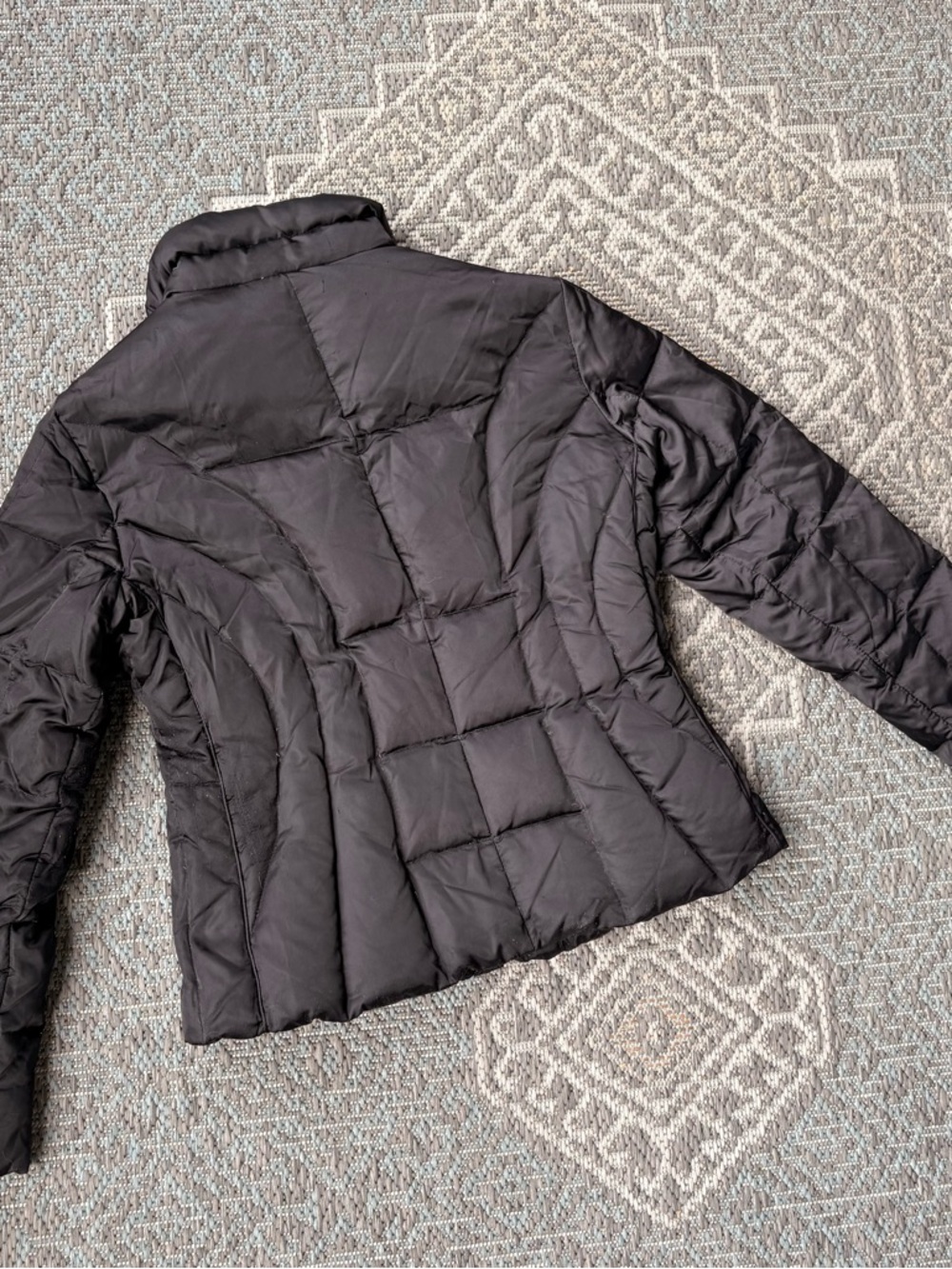 Express Women's Black Quilted Puffer Jacket - Picture 2 of 5